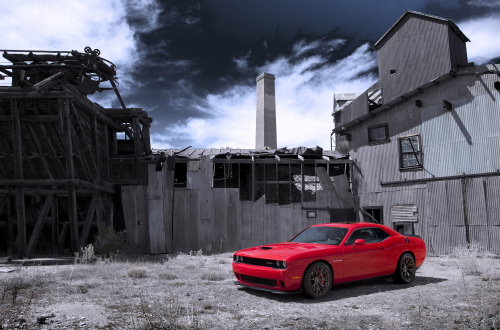 From the side, the Challenger SRT's signature muscular proportions of the thruster rear-quarter panels stand out from the crowd.