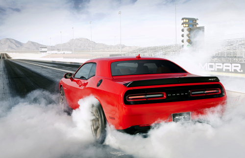 Dodge Challenger SRT Hemi Hellcat tire smoke.