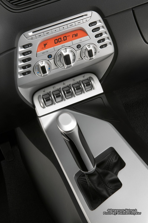 2006 Dodge Challenger concept floor console,